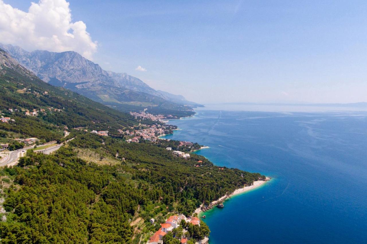 Apartments With A Parking Space Brela, Makarska - 11687 Exterior foto