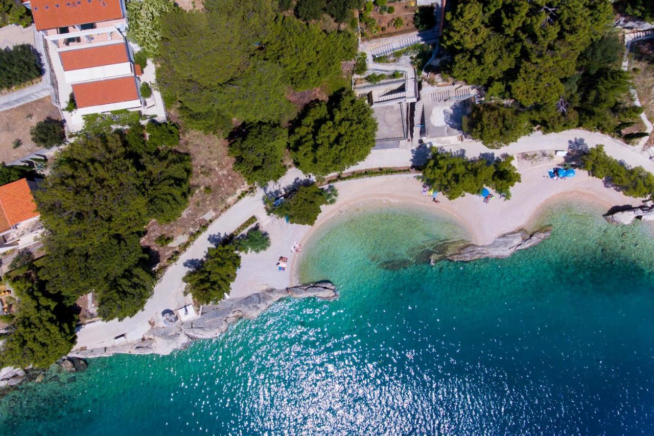 Apartments With A Parking Space Brela, Makarska - 11687 Exterior foto