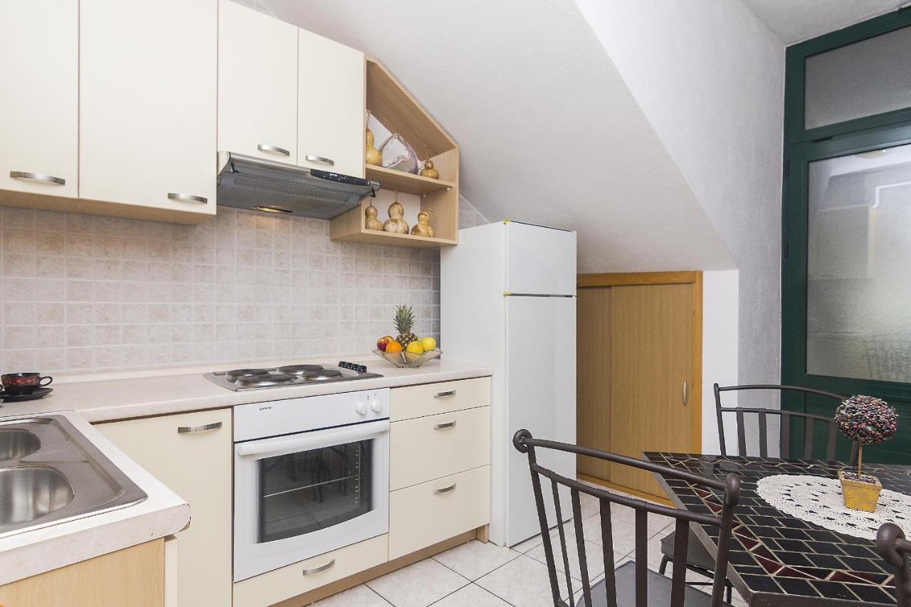 Apartments With A Parking Space Brela, Makarska - 11687 Exterior foto