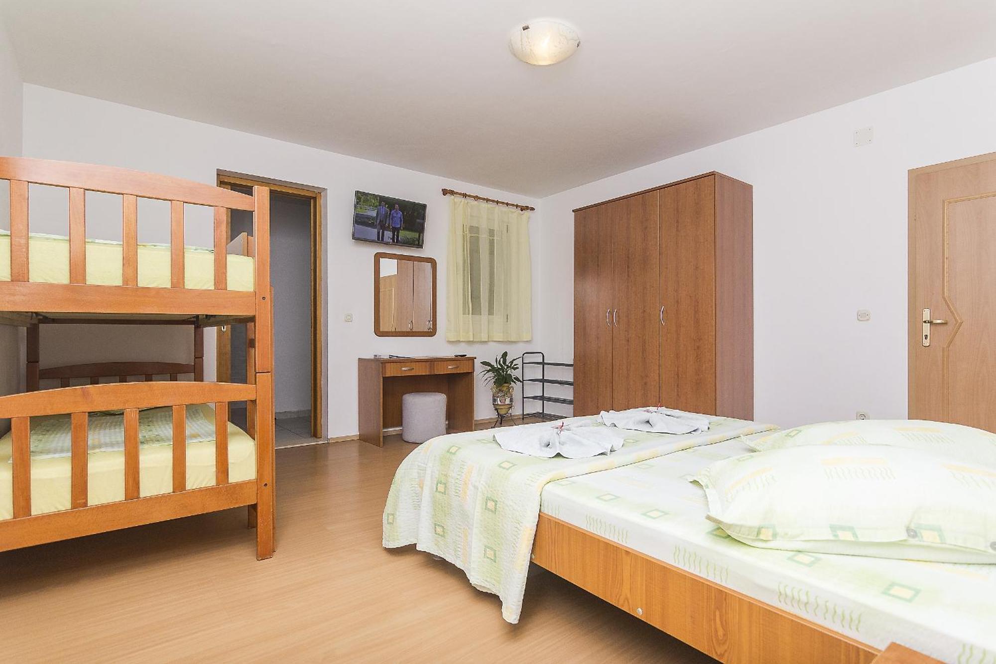 Apartments With A Parking Space Brela, Makarska - 11687 Zimmer foto
